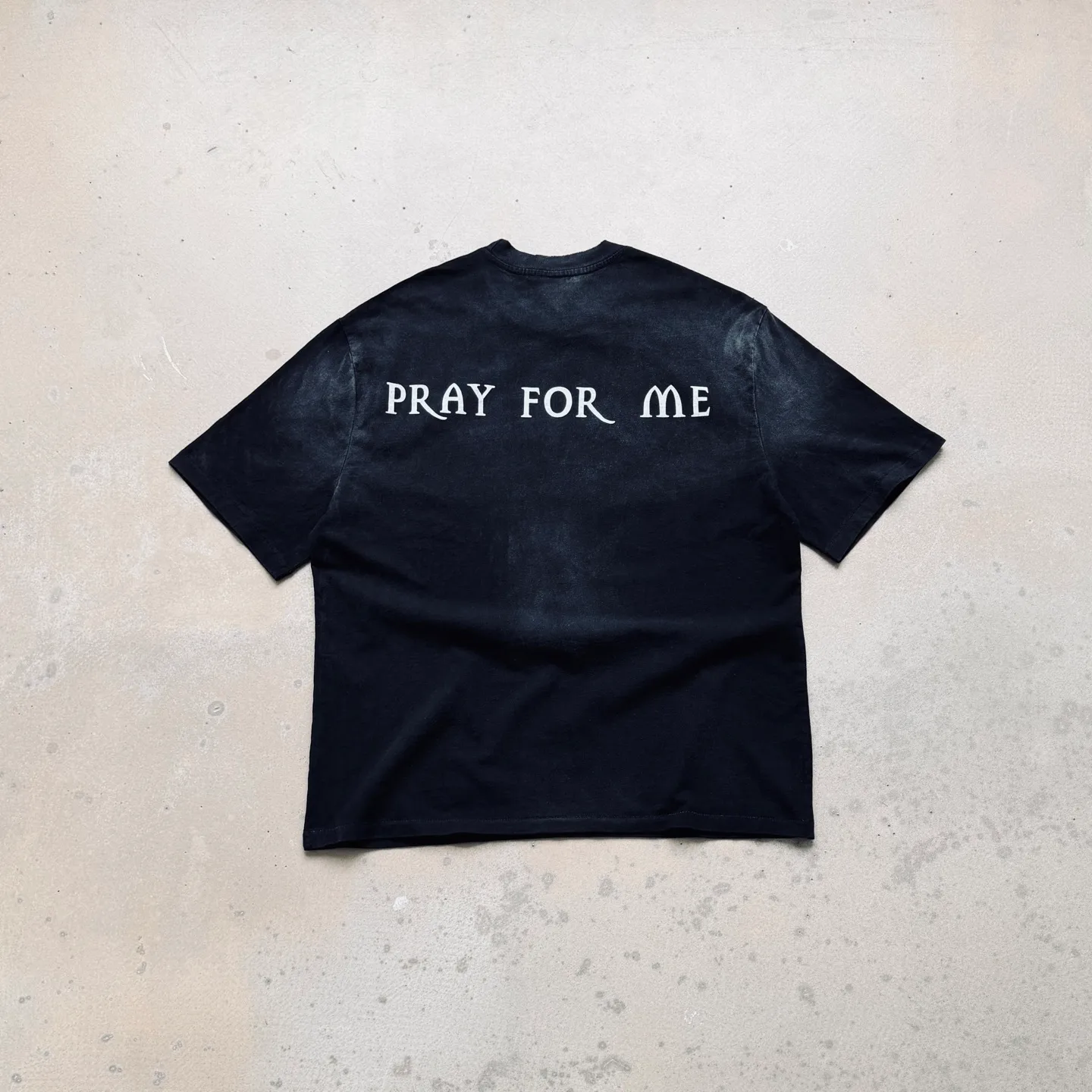 P138 # CTS-104 Bieber's same style "HOLY PRAY FOR ME" limited edition. 260g heavyweight pure cotton fabric after washing. Retro single-stitch heaven and earth stitch craftsmanship. Hand-painted + sandblasted and washed with water + hand-cut ribs. Size: S M L XL Customized 260g gram weight 100% cotton special washed fabric that is consistent with the original. With the blessing of imitation sun-drying, heavy sandblasting and fading + edge grinding + Assute fermentation and washing, the cotton feel on the surface of the fabric is well presented. Both the texture and feel are ceiling level. After the ready-made garments undergo a series of heavy washing and distressing processes, the retro and high-end sense of the entire garment is directly to the top. The garment making process of the entire garment adopts Saint The most common and complex single-needle sewing process (commonly known as single-thread heaven and earth stitch) among vintage vintage brands such as Michael